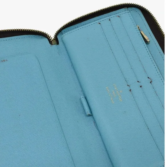 Louis Vuitton 'XL' Wallet - Picture 10 of 11